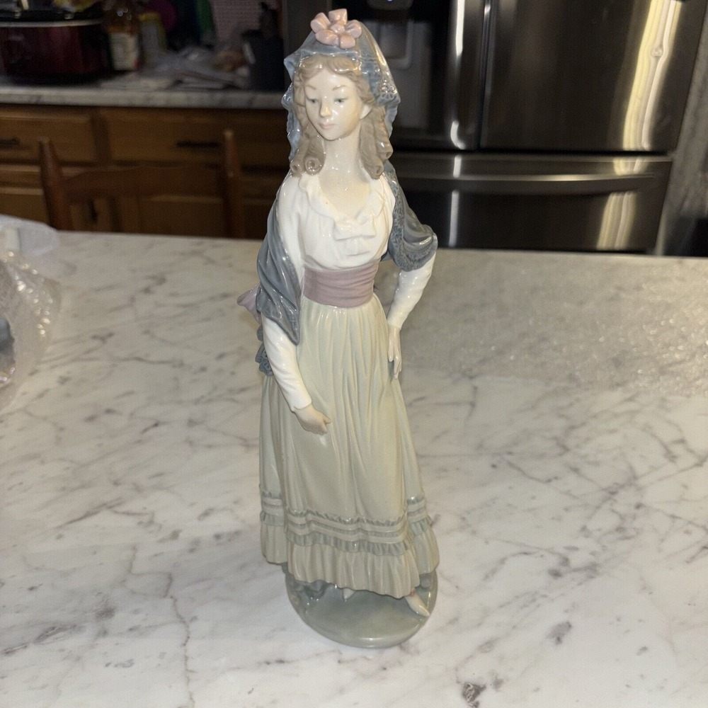 RARE LLADRO #5125 "GOYA LADY" FIGURINE‎ - RETIRED - PRISTINE - 12.5" TALL